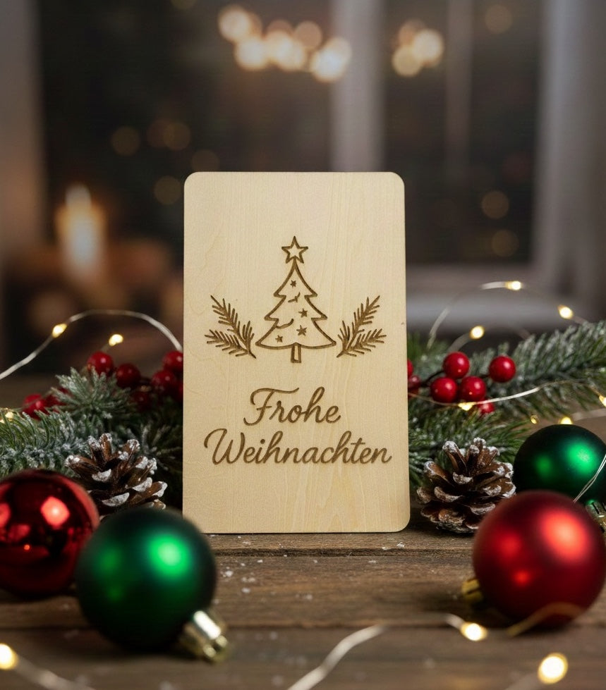 Eine Grußkarte aus Holz mit der Aufschrift "Frohe Weihnachten"